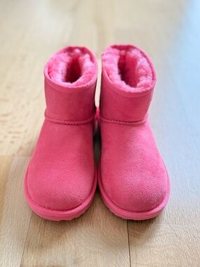UGG | Pink 💖  Kids' Classic II Mini Boot